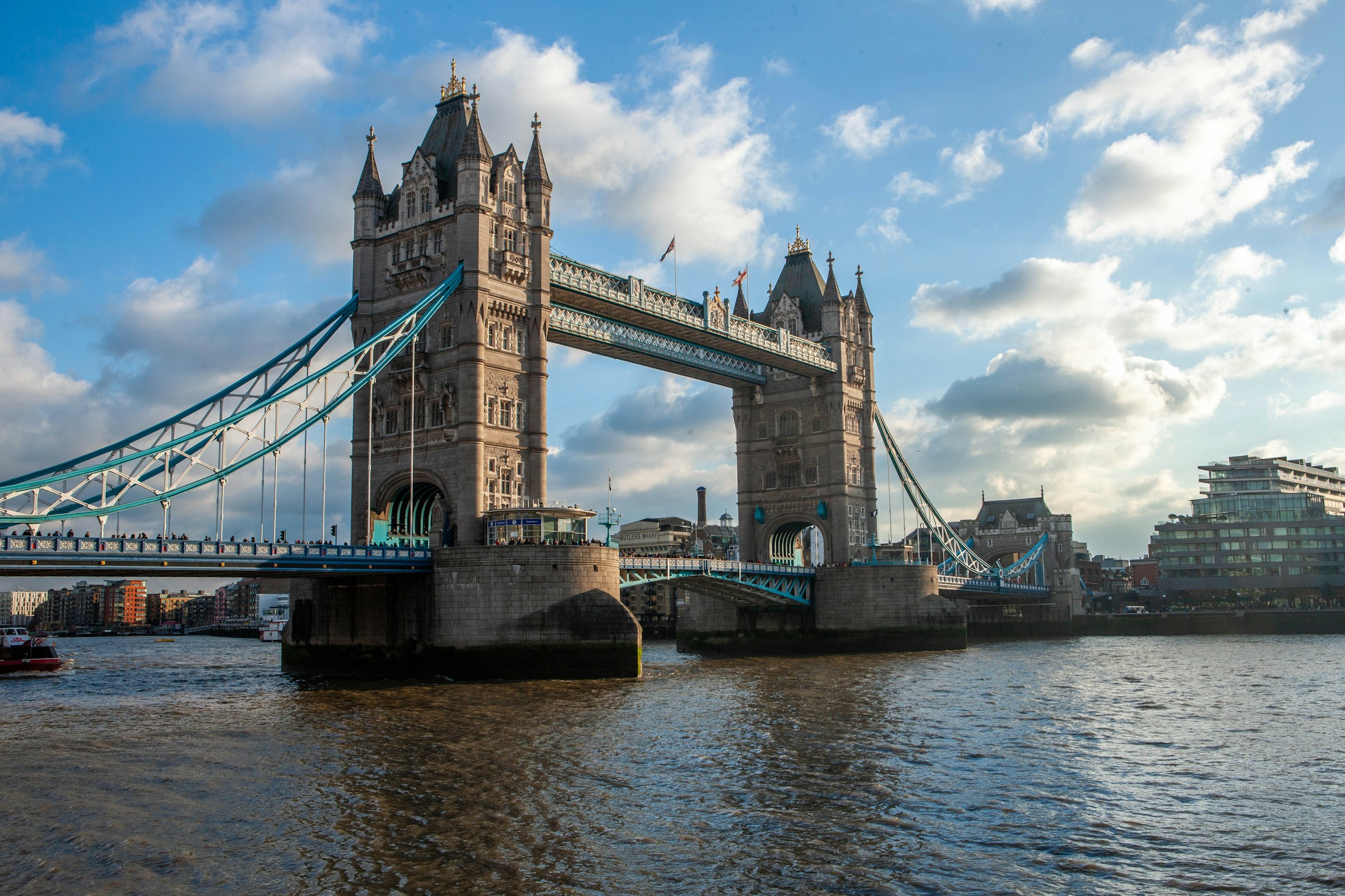 The UK raises visa fees: how much will you now pay?